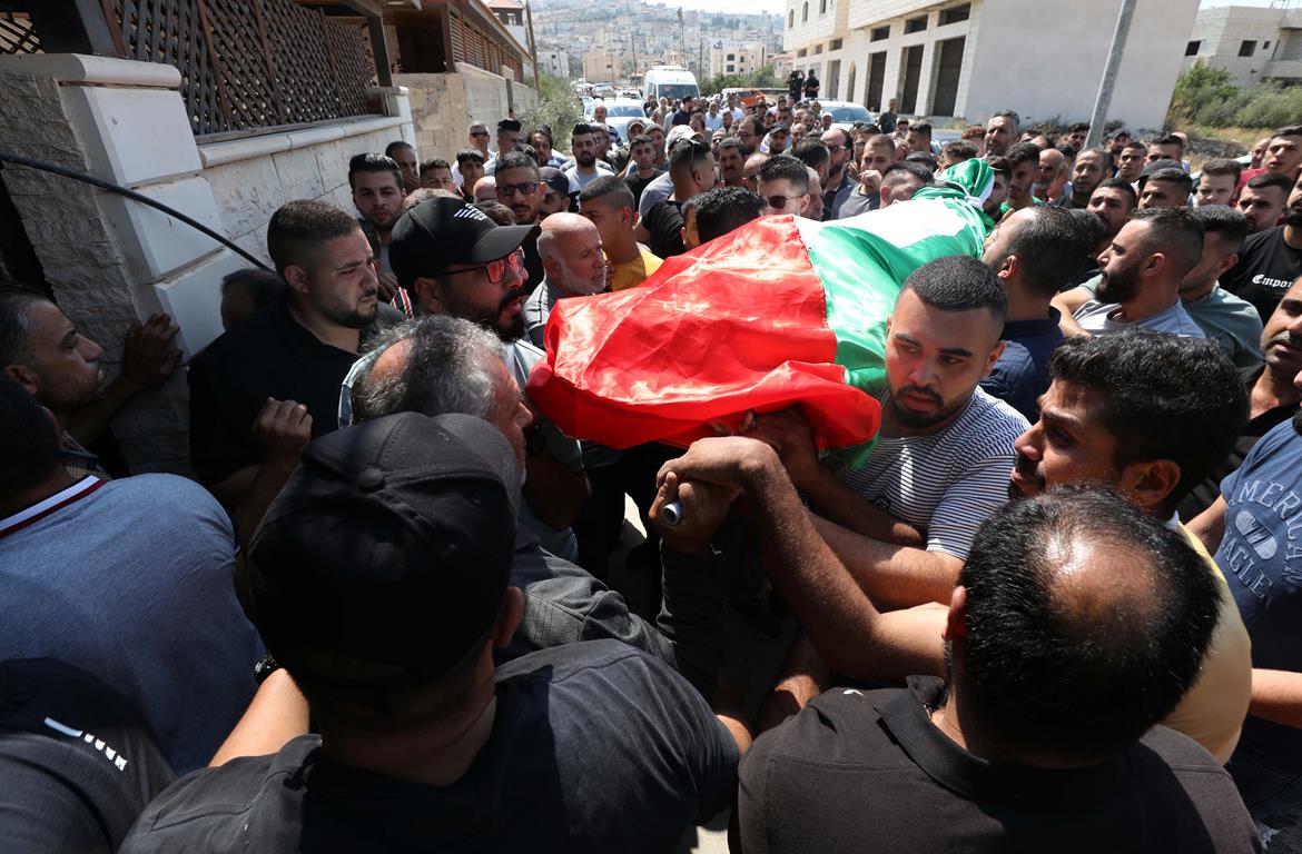 تشييع جثمان الشهيد صلاح صوافطة (58 عاما) إلى مثواه الأخير في طوباس (تصوير: أيمن نوباني/وفا)